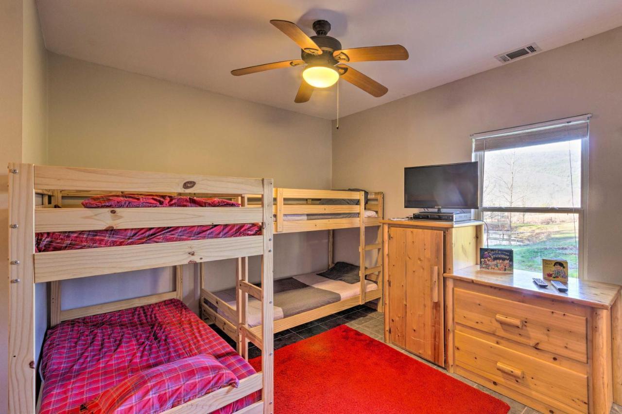 Pet-Friendly Blue Ridge, Cherokee Forest Retreat! Greeneville Kültér fotó